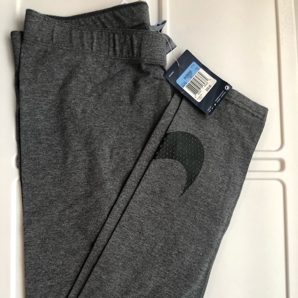 NIKE cropped leggings